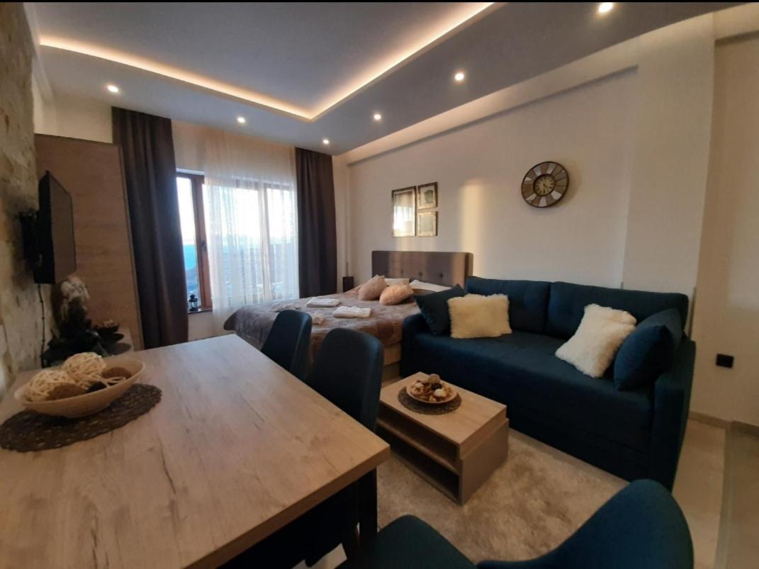 Kop Milmari P32 Apartment โคเปานิก ภายนอก รูปภาพ